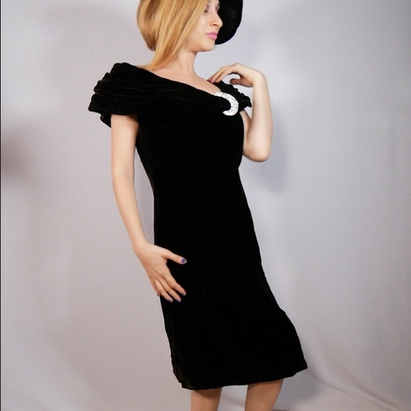 Rimini Black Velvet Dress With Rhinestone Moon Off The Shoulders Circa 1980s - Picture 6 of 9